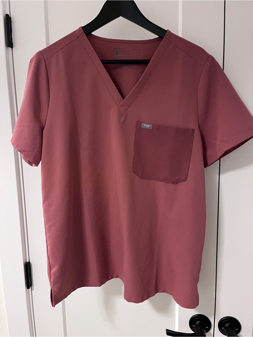 Figs Caterina one-pocket scrub top in mauve, size L